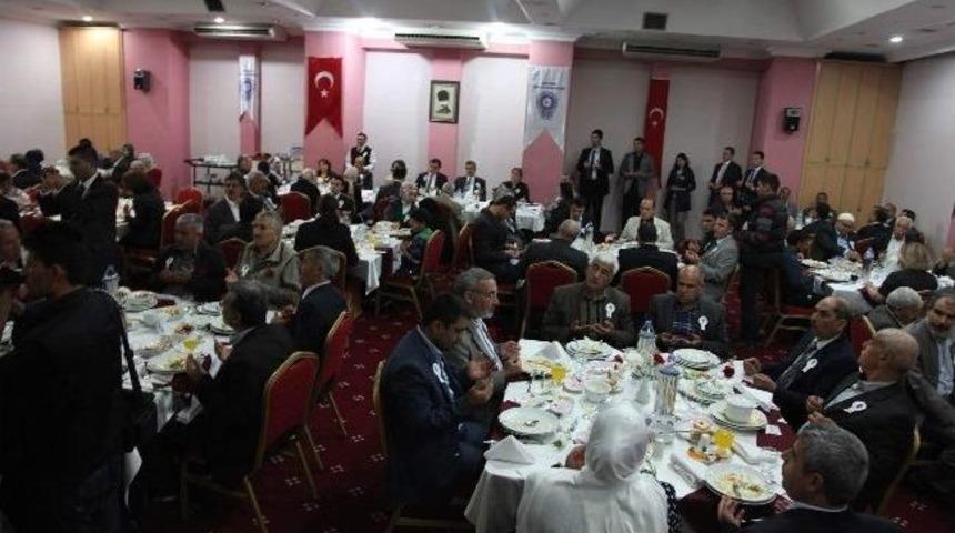 Şanlıurfa&rsquo;da Polisten Şehit Ailelerine Yemek