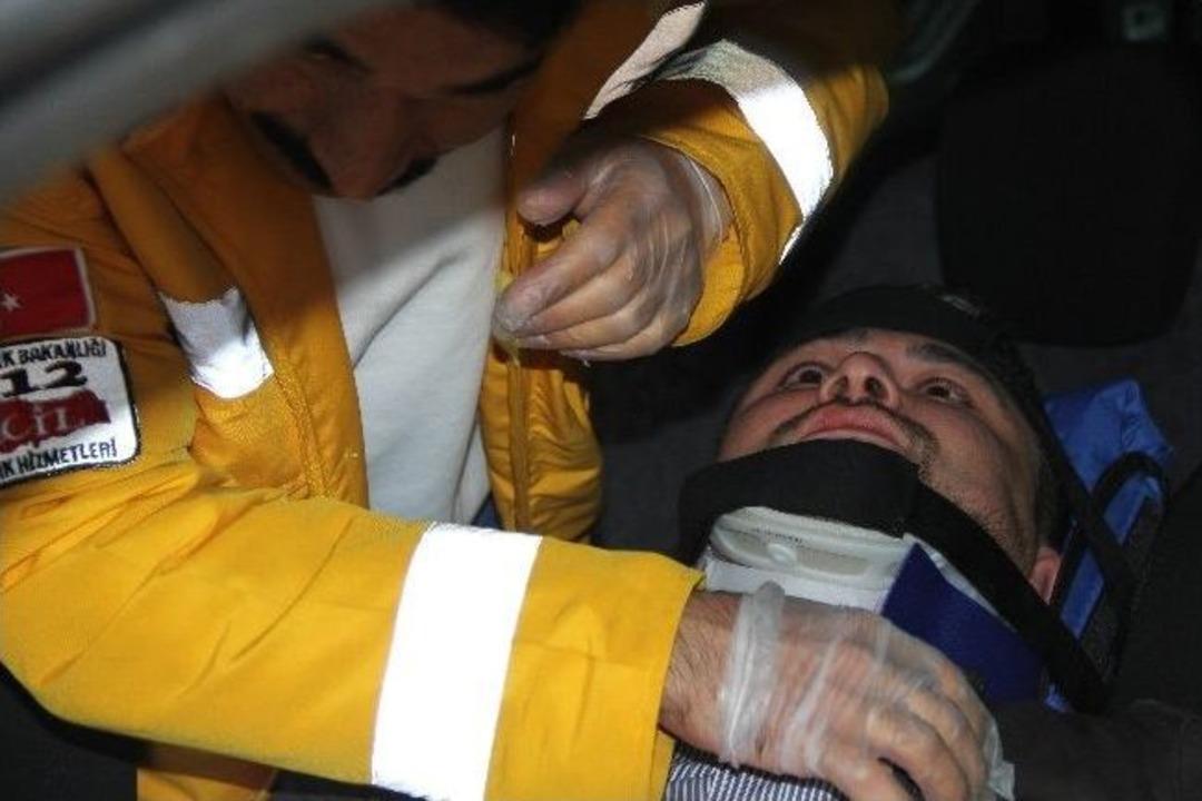 Kazada Yaralanan S&uuml;r&uuml;c&uuml;n&uuml;n Feryatları Y&uuml;rekleri Dağladı