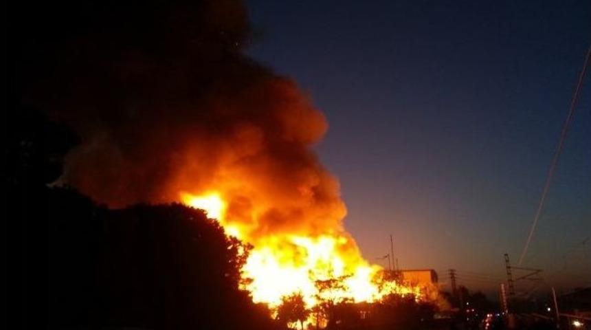 Kocaeli'de Korkutan Fabrika Yangını