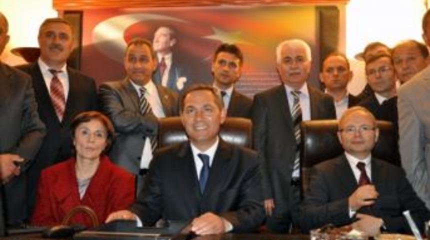 H&uuml;seyin Uysal mazbatasını aldı