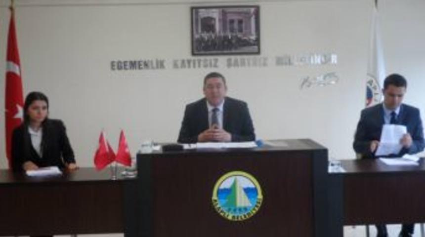 Tekin Biz kimsenin ekmeği ile işiyle oynamayacağız dedi