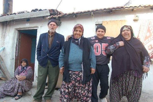 Şen Mahalleye Romanlar Günü Hediyesi