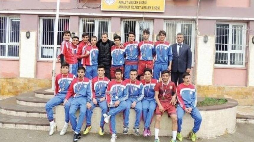 &Ccedil;obanoğlu Ticaret Meslek Lisesi Adana Şampiyonu Oldu
