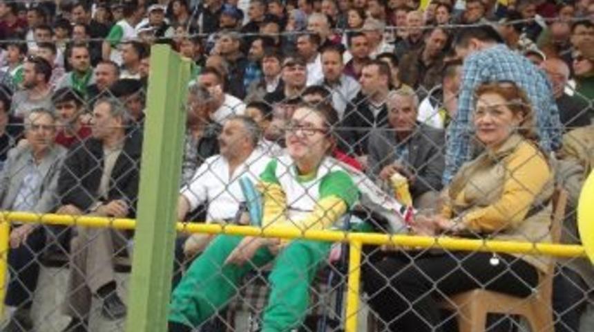 Canberk, &Ccedil;ine&rsquo;yi 3. Lig&rsquo;de G&ouml;rmek İstiyor