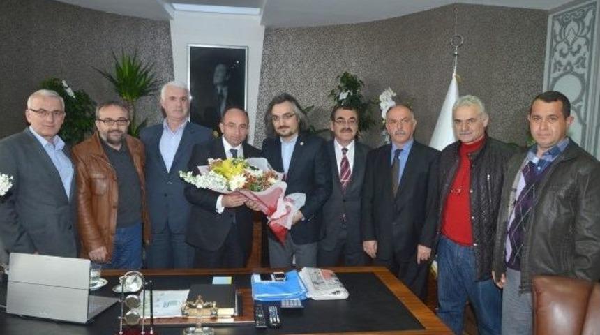 Kartepe Belediye Başkanı &Uuml;z&uuml;lmez Tebrikleri Kabul Ediyor