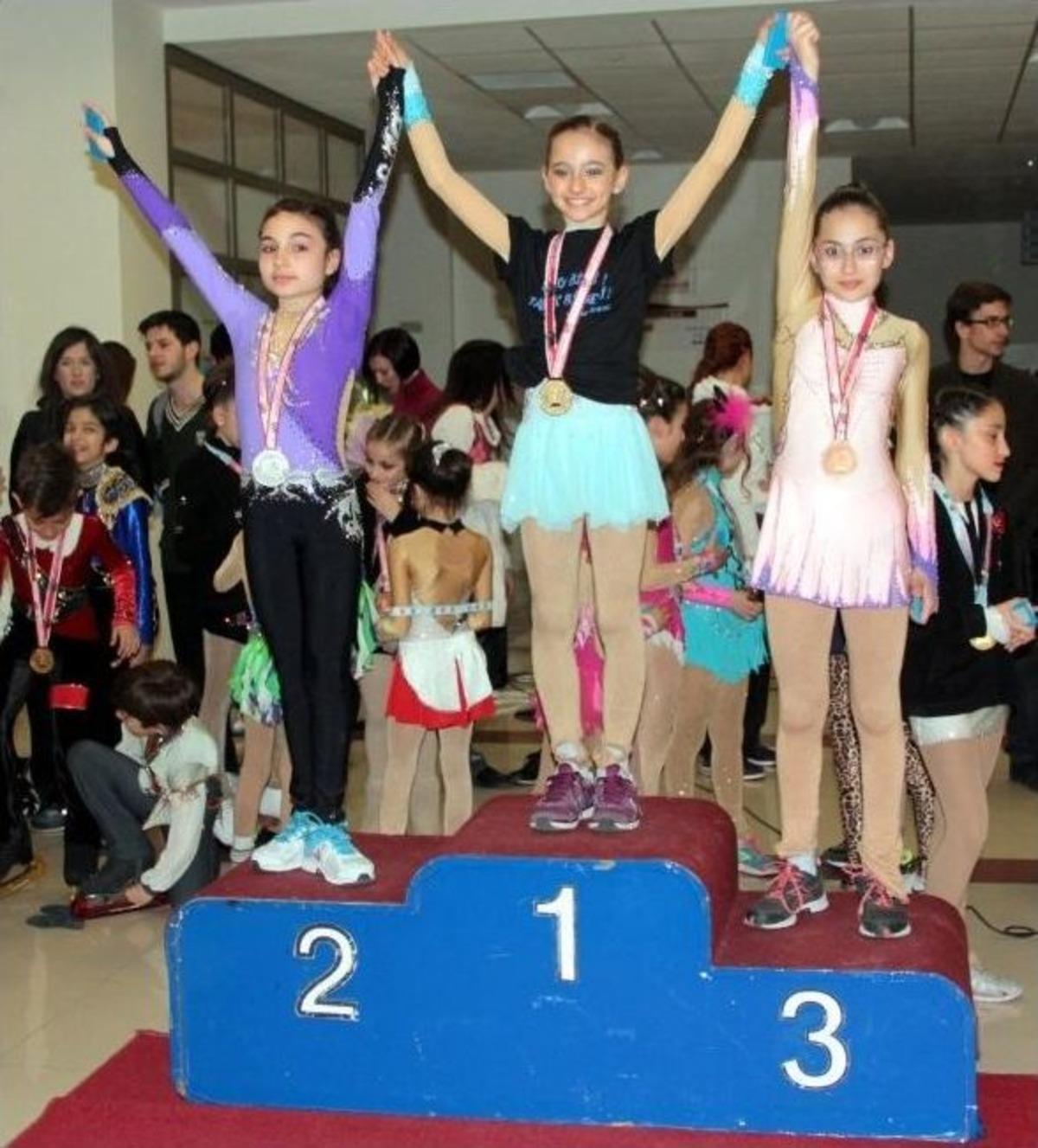 Buzda İzmır Fırtınası Estı