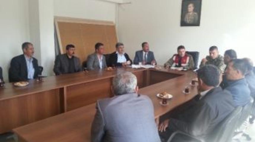 Jandarma, Yeni Se&ccedil;ilen Muhtarlarla Toplantı Yaptı