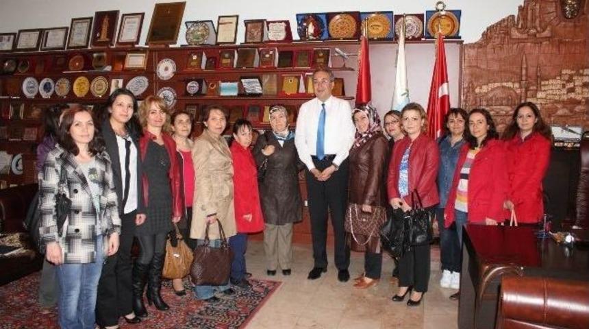 Sivil Toplum Kuruluş Temsilcileri, &Uuml;nver&rsquo;i Tebrik Ediyor