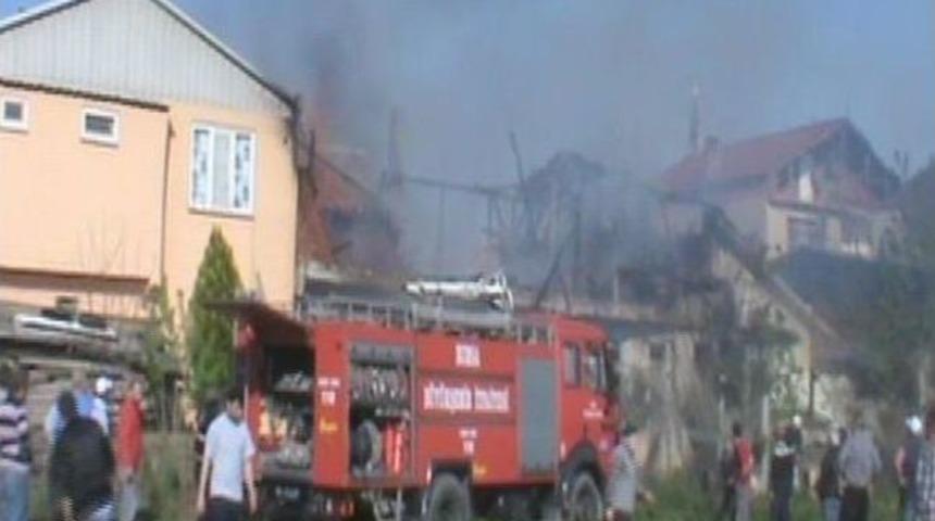 Bursa&rsquo;da Korkutan &Ccedil;atı Yangını