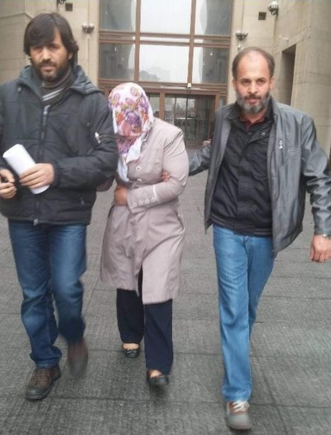 Kendisini Bı&ccedil;aklayan Kızını Merdane İle &Ouml;ld&uuml;ren Anne İkinci Duruşmada Da G&ouml;zyaşlarını Tutamadı