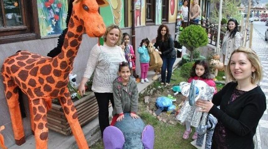 Atık Malzemelerden Hayvanat Bah&ccedil;esi Yaptılar