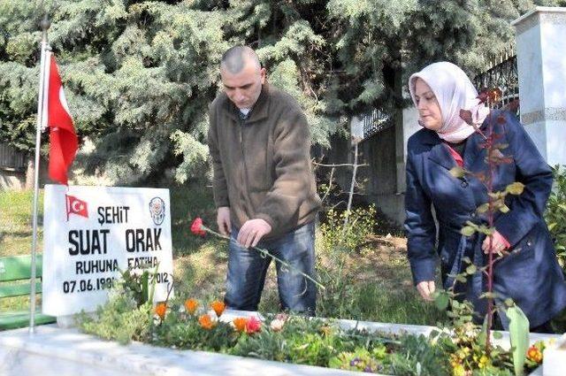 Şehit Polisler Mezarları Başında Anıldı