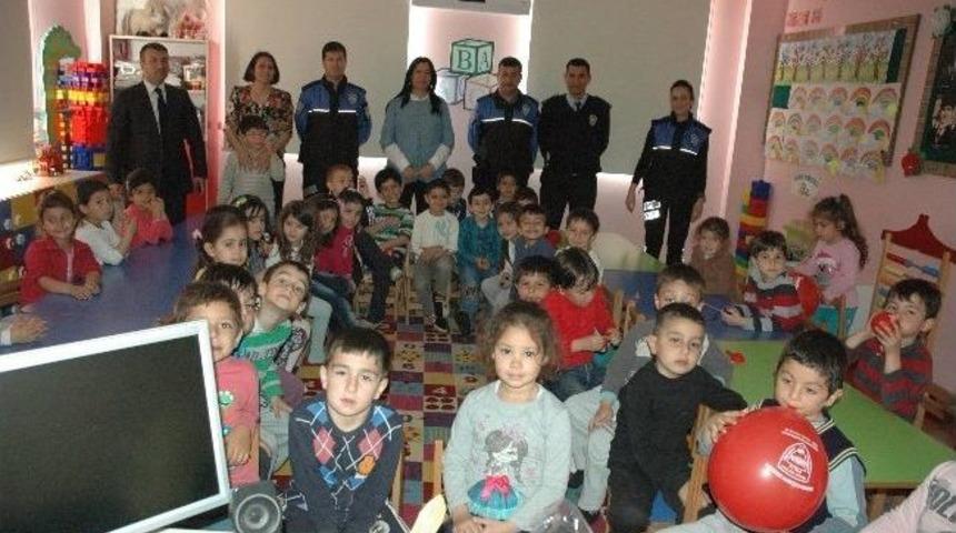 Minik &Ouml;ğrenciler Polisle Tanıştı