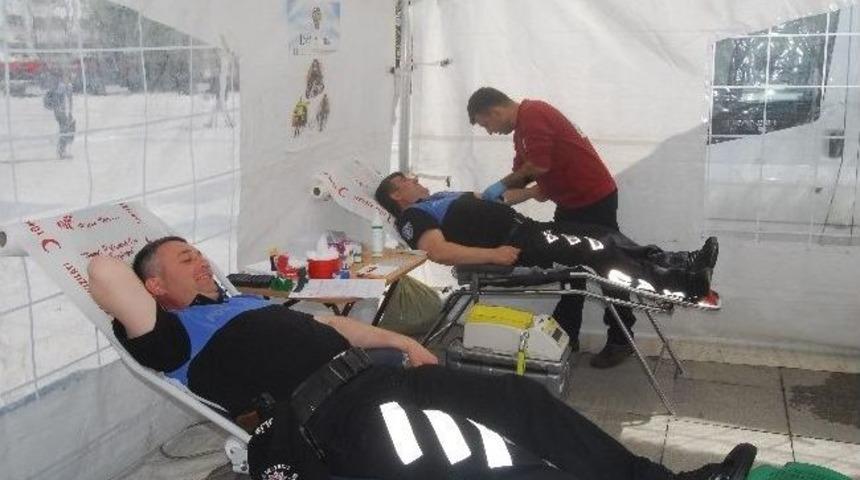 Polisler Bu Kez Kanlarıyla Hayat Kurtaracak