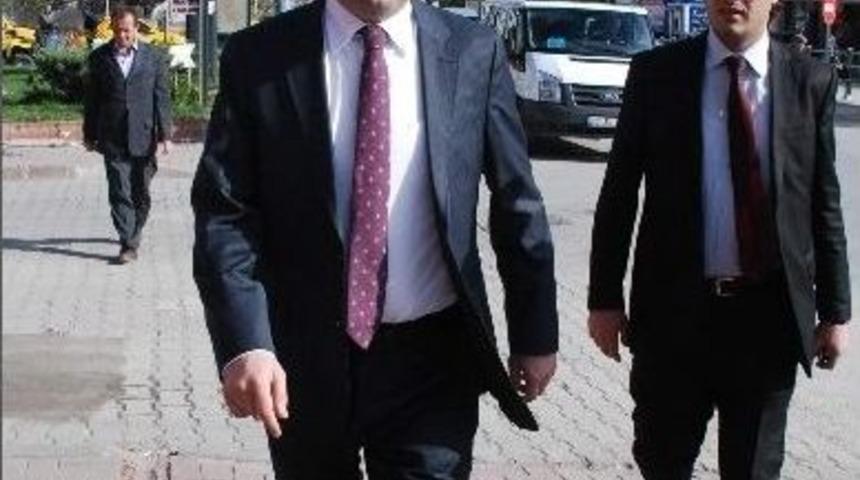 Gen&ccedil; Başkan, Y&uuml;r&uuml;yerek İşe Gidiyor