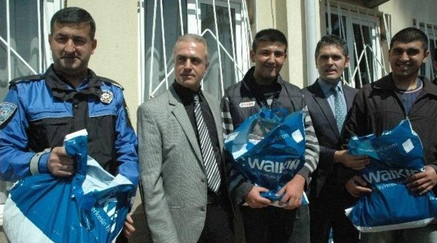 Manavgat Emniyeti&rsquo;nden 250 &Ouml;ğrenciye Kıyafet Yardımı