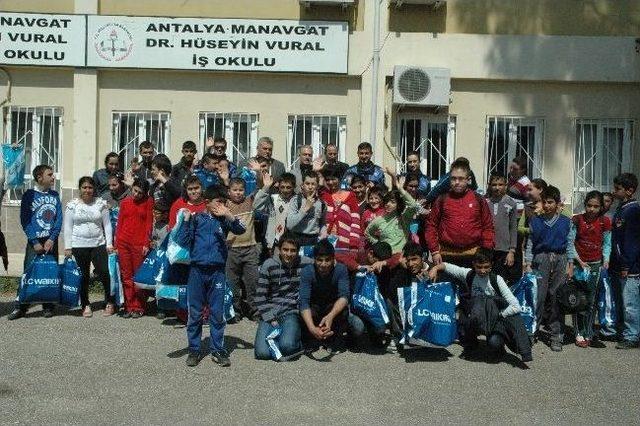 Manavgat Emniyeti&rsquo;nden 250 &Ouml;ğrenciye Kıyafet Yardımı 1