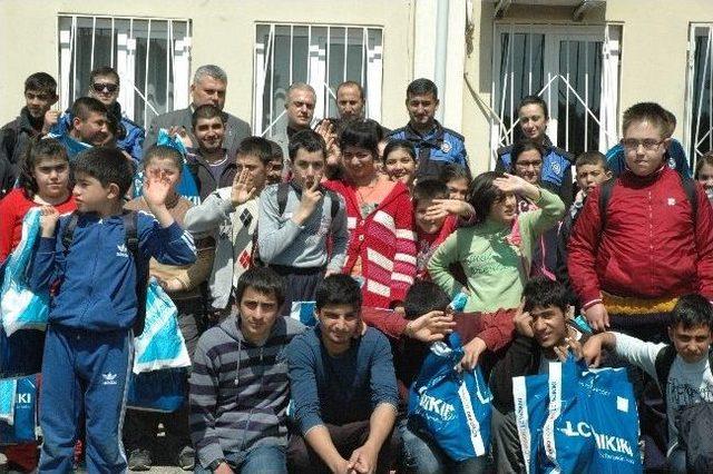 Manavgat Emniyeti&rsquo;nden 250 &Ouml;ğrenciye Kıyafet Yardımı 2