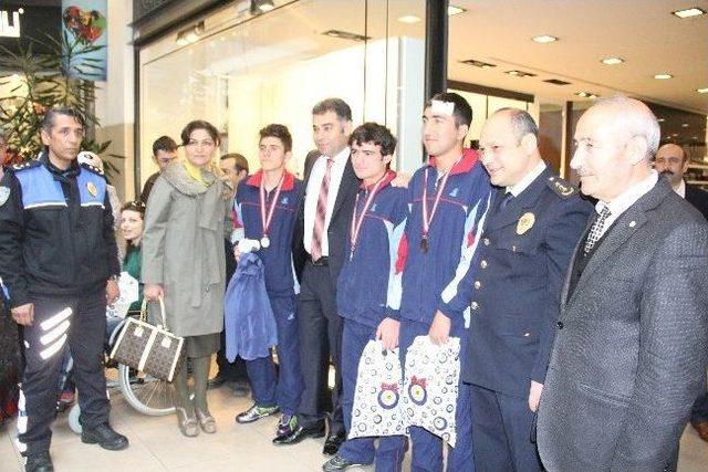 Erzurum Avm’de Polis Sergisi Açıldı