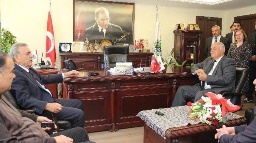 Başkan Kocaoğlu&rsquo;ndan Tire Belediye Başkanı'na Tebrik Ziyareti