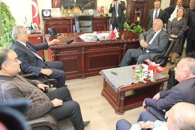 Başkan Kocaoğlu&rsquo;ndan Tire Belediye Başkanı na Tebrik Ziyareti 1
