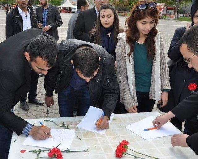 Mısır'daki İdamlar Dar Ağacı İle Protesto Edildi