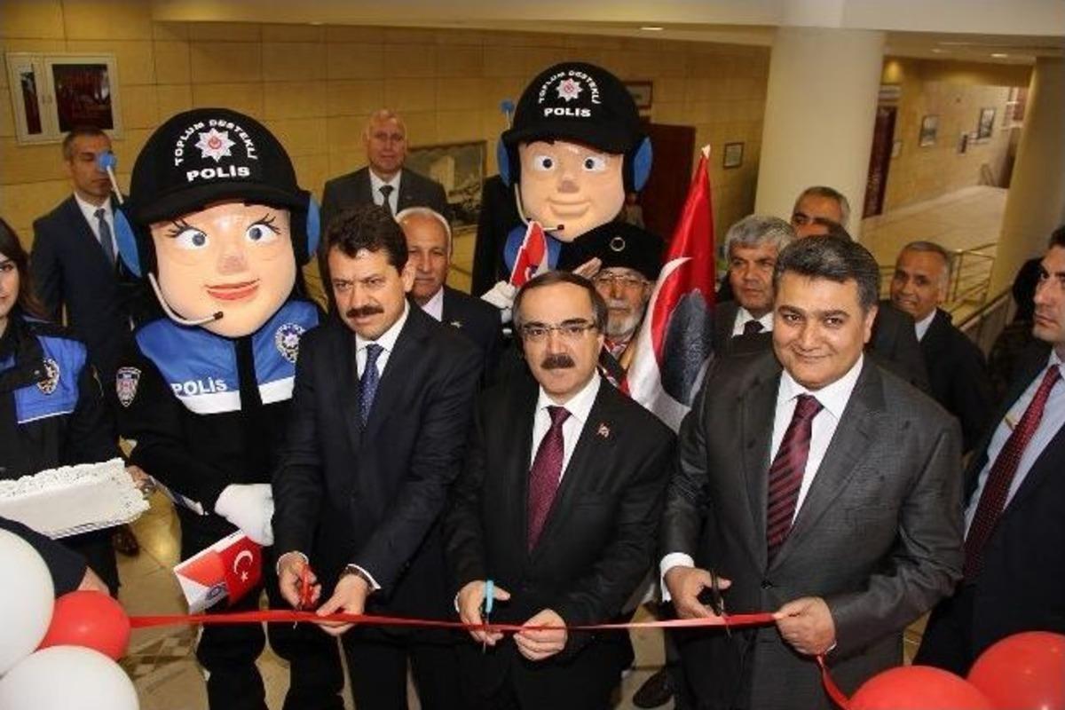 Adana'da Polis Sergisi A&ccedil;ıldı