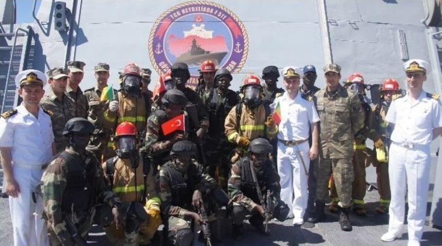 T&uuml;rk Deniz G&ouml;rev Grubu'ndan Senegal'a Ziyaret