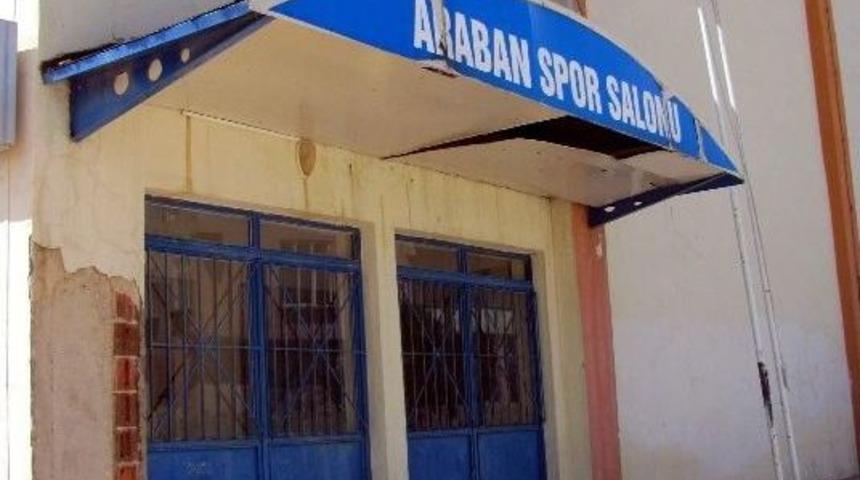 Araban İl&ccedil;esi Kapalı Spor Salonu İlgi Bekliyor