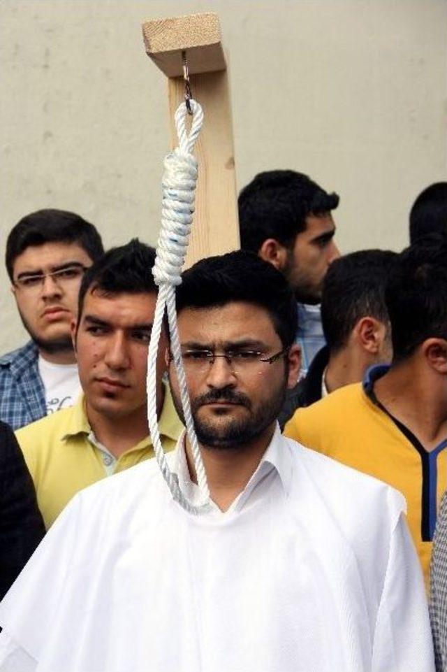 Ak Parti'li Gençler Mısır'daki İdam Kararını Protesto Etti