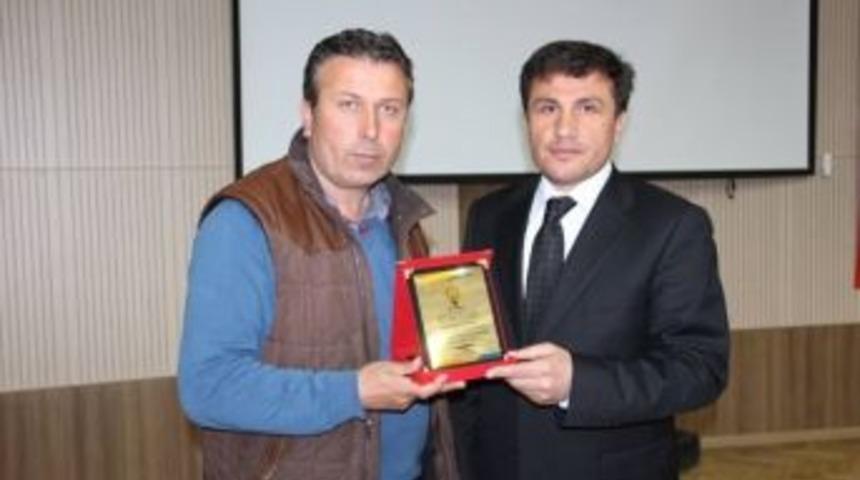 Oltu İl&ccedil;e Teşkilatından İha&rsquo;ya Plaket