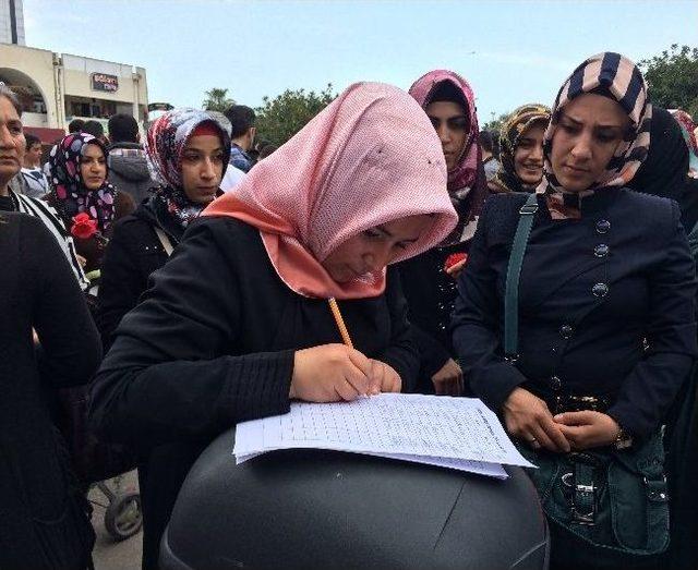 Mısır'daki İdam Kararlarına Kefenli Protesto