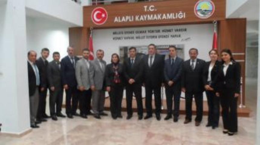 Belediye Başkanı ve Meclis &uuml;yeleri kaymakamı ziyaret etti