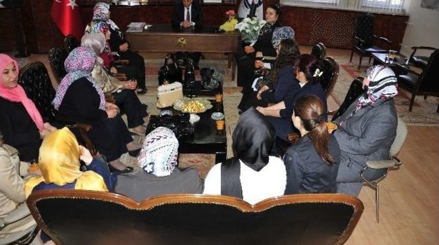 Ak Parti Kadın Kollarından Başkan &Ccedil;alışkan&rsquo;a Ziyaret