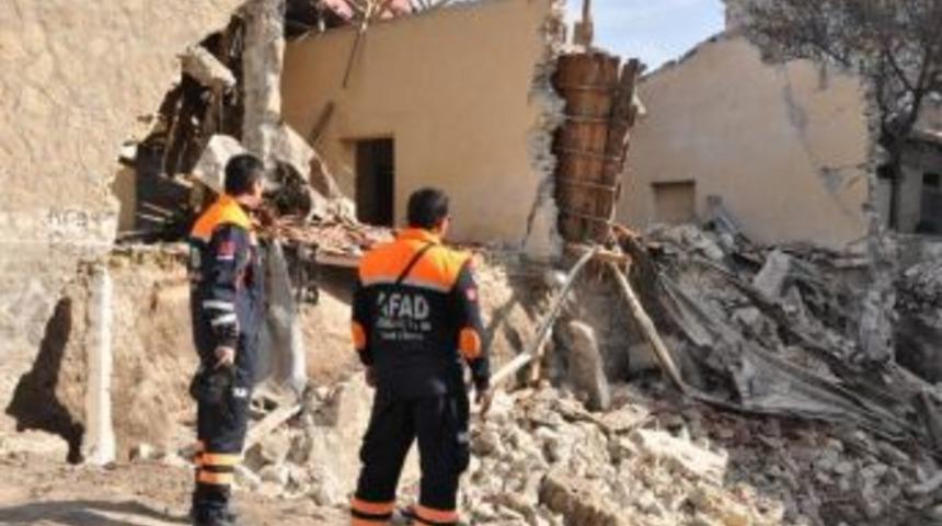 Niğde&rsquo;de Depo Duvarı &Ccedil;&ouml;kt&uuml;