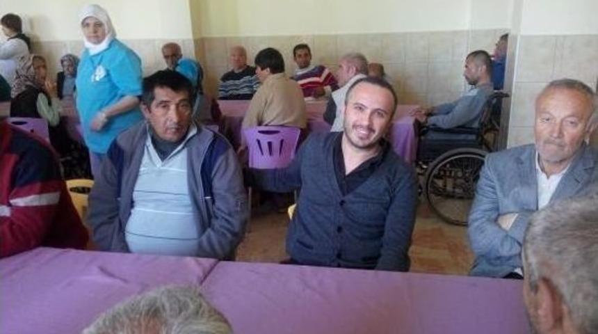 &Uuml;niversite &Ouml;ğrencilerinden Engellilere Ziyaret