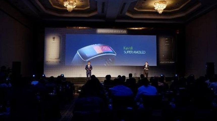 Samsung Yeni Telefonu Galaxy S5&acute;i Ve Gear Modellerini Tanıttı
