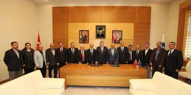 Başkan Toçoğlu, İlçe Belediye Başkanlarıyla Bir Araya Geldi