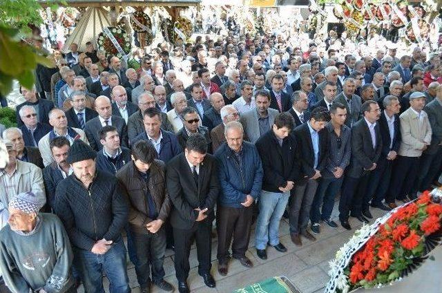 S&ouml;ke Belediyesi Eski Başkanı Necdet &Ouml;zekmek&ccedil;i nin Annesi Vefat Etti 1