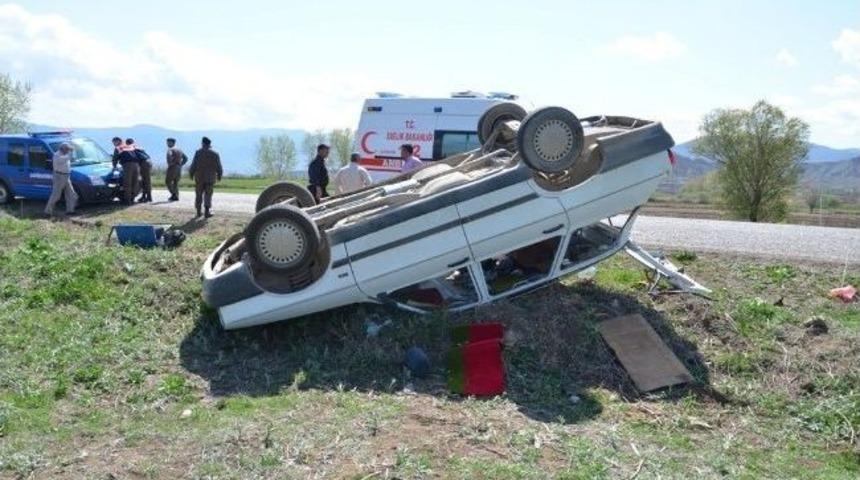 Kontrolden &Ccedil;ıkan Otomobil Takla Attı: 3 Yaralı