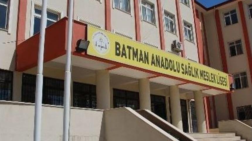 Atat&uuml;rk B&uuml;st&uuml;n&uuml; &Ccedil;aldılar