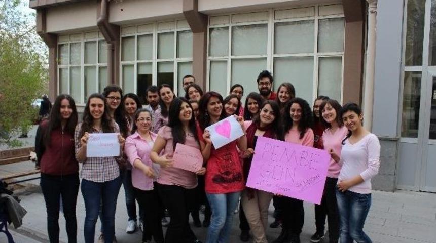 Er&uuml; Tıp &Ouml;ğrencileri Cinsel Ayrımcılığa Karşı Pembe Giydi