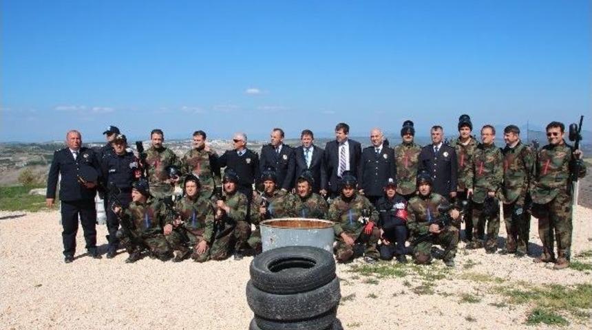 Pomer &Ouml;ğrencileri İle Polis Memurları Arasında Paintball Ma&ccedil;ı D&uuml;zenledi
