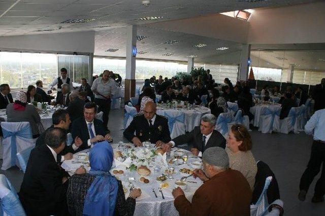 Polis Teşkilatından Şehit Yakınlarına Ve Gazilere Yemek