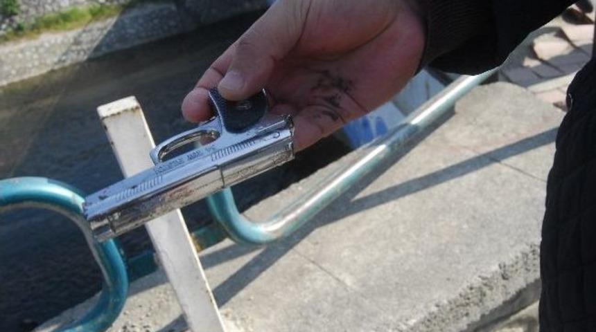 Dere İ&ccedil;indeki Silah Polisi Alarma Ge&ccedil;irdi