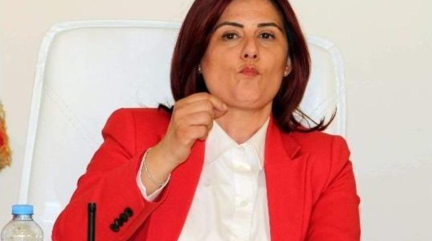 Aydın'ın İlk Büyükşehir Başkanı Özlem Çerçioğlu Mazbatasını Aldı