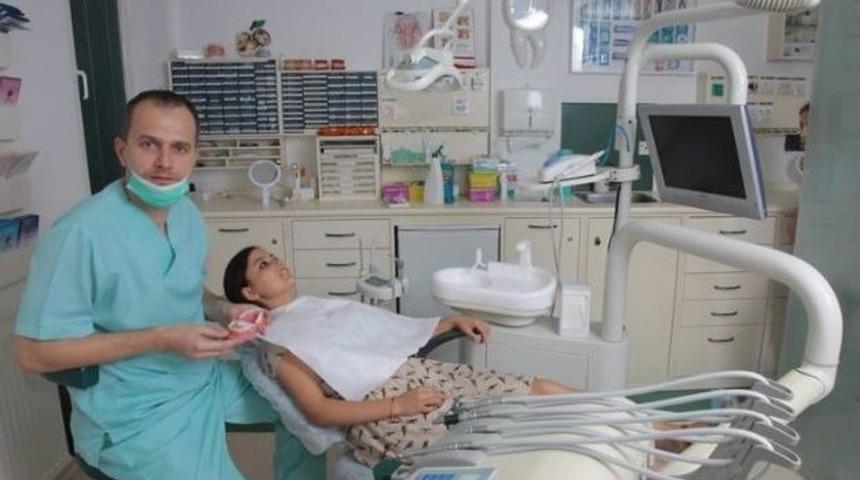 Dr. Cem Caniklioğlu: &ldquo;g&uuml;zelleşmeye Dişlerinizden Başlayın&rdquo;