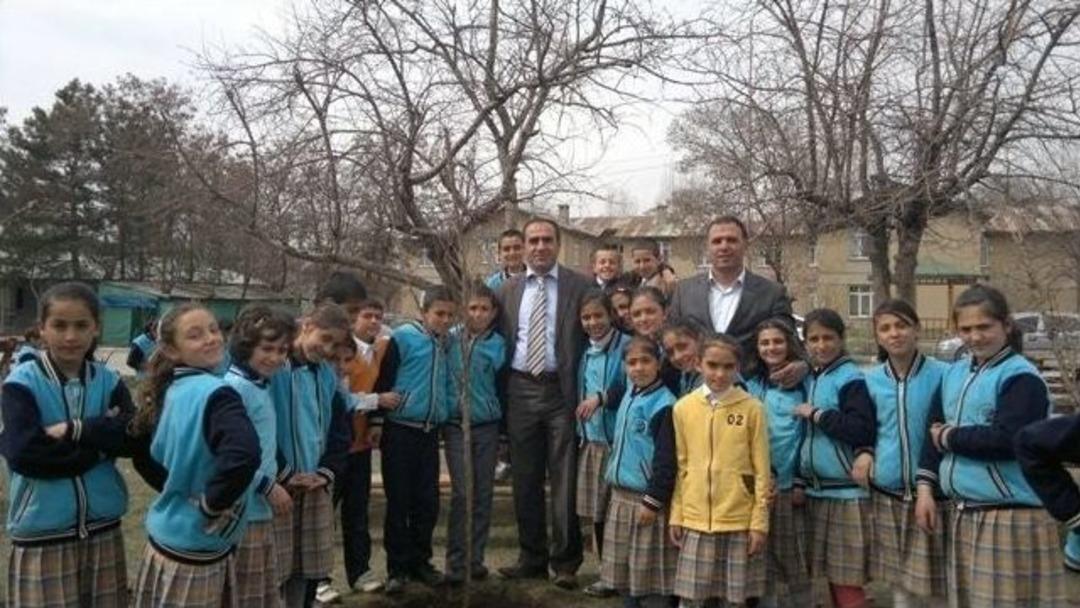 Varto&rsquo;da Fidan Dikimi