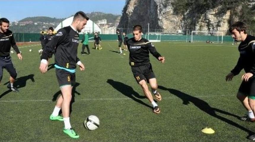 Kozlu Belediyespor, &Ccedil;atalcaspor Ma&ccedil;ı Hazırlıklarını S&uuml;rd&uuml;r&uuml;yor