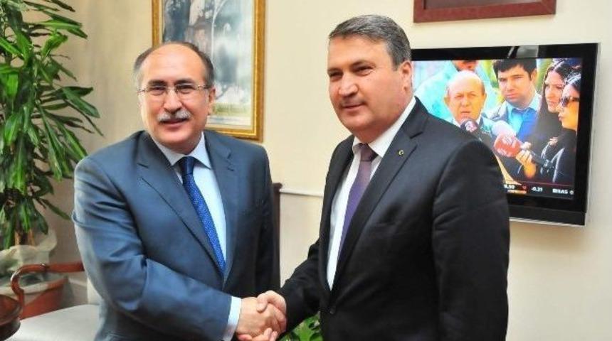 Yunusemre Belediye Başkanı &Ccedil;er&ccedil;i, Vali Savaş&rsquo;ı Ziyaret Etti